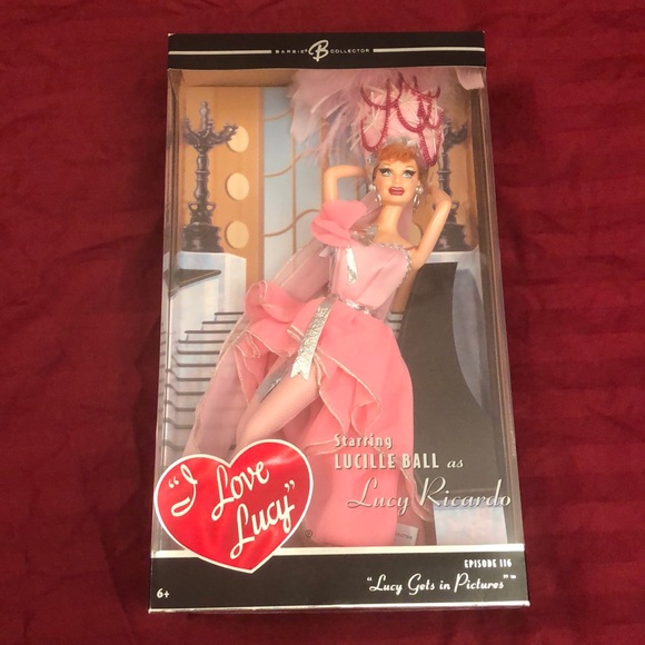 Lucy Gets in Pictures Barbie - Picture 3 of 11